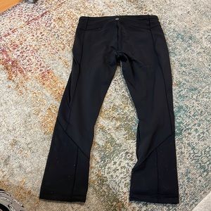 Lulu lemon black capri (6)